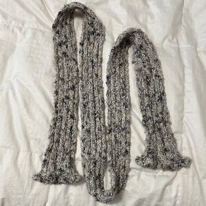 Chic Textured Knit Scarf in Black and Gray